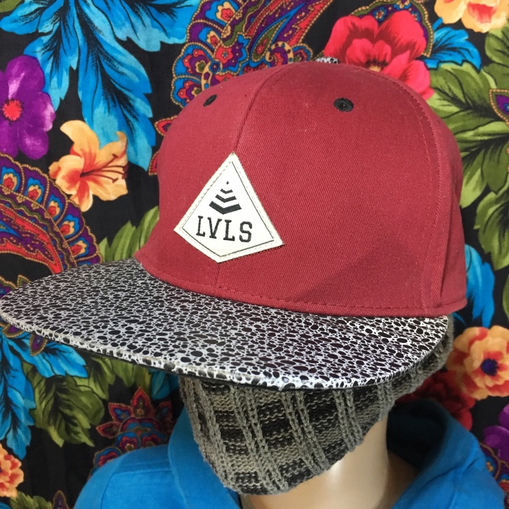 LVLS HAT CAP REFLECTIVE ANIMAL PRINT FLAT BILL ADJUSTABLE STRAP ACCESSORY